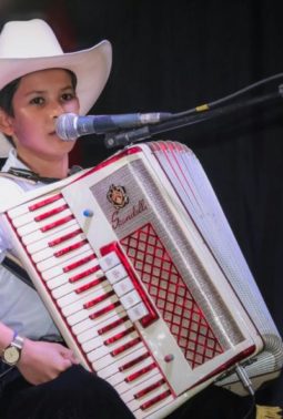 Roaldo Alexandre, jovem artista do chamamé